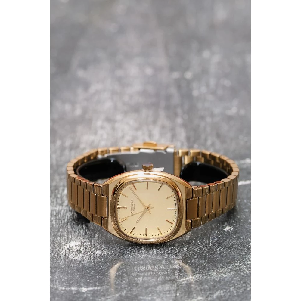 https://static.nevade.com/4/6/lee-cooper-lc07939110-retro-tasarim-kare-kadranlu-3-atm-suya-dayanikli-farkli-renk-secenekli-kadin-kol-saati-metalik-gri/33ce2f95-a5a2-4144-9ca4-13847f57f53e/1000