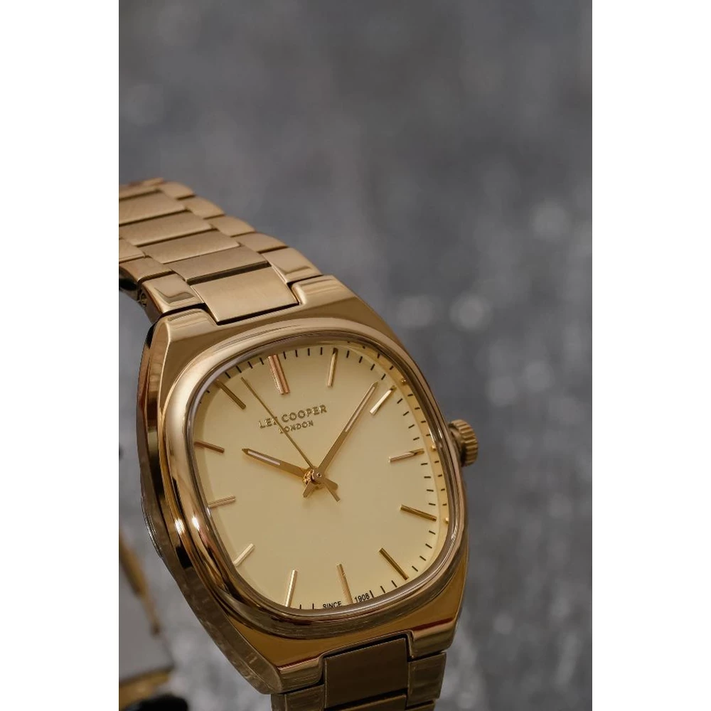 https://static.nevade.com/4/6/lee-cooper-lc07939110-retro-tasarim-kare-kadranlu-3-atm-suya-dayanikli-farkli-renk-secenekli-kadin-kol-saati-metalik-gri/efac5c45-744c-4f3b-ad7e-e789a98d666c/1000